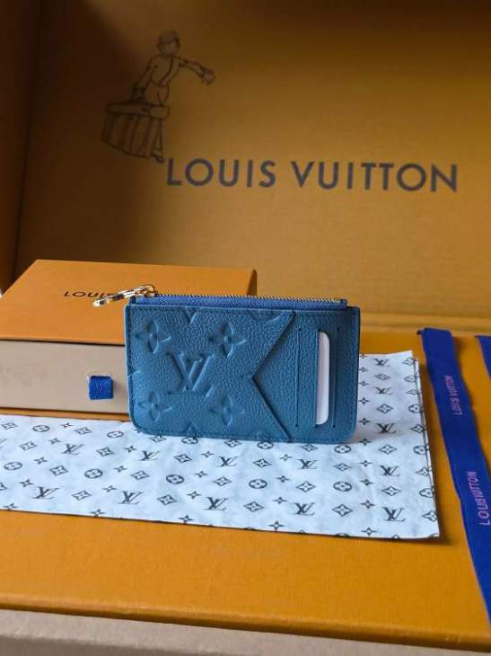 Picture of Louis Vuitton Wallets _SKUfw235415853fw